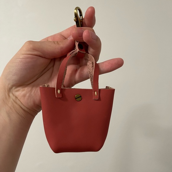 Portland Leather Goods Tulip Tote Keychain NEW - Picture 2 of 2